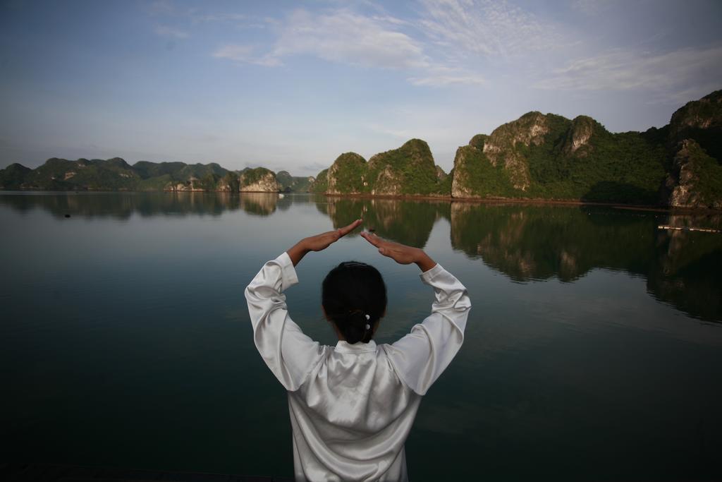 La Vela Premium Cruise - Managed By Paradise Cruises Hạ Long Extérieur photo