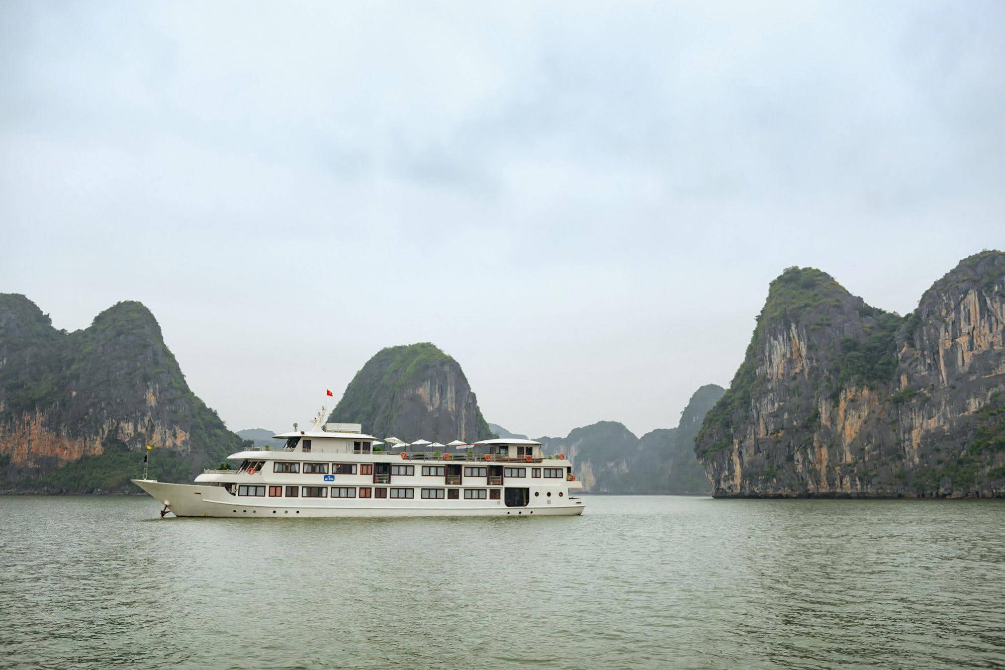La Vela Premium Cruise - Managed By Paradise Cruises Hạ Long Extérieur photo