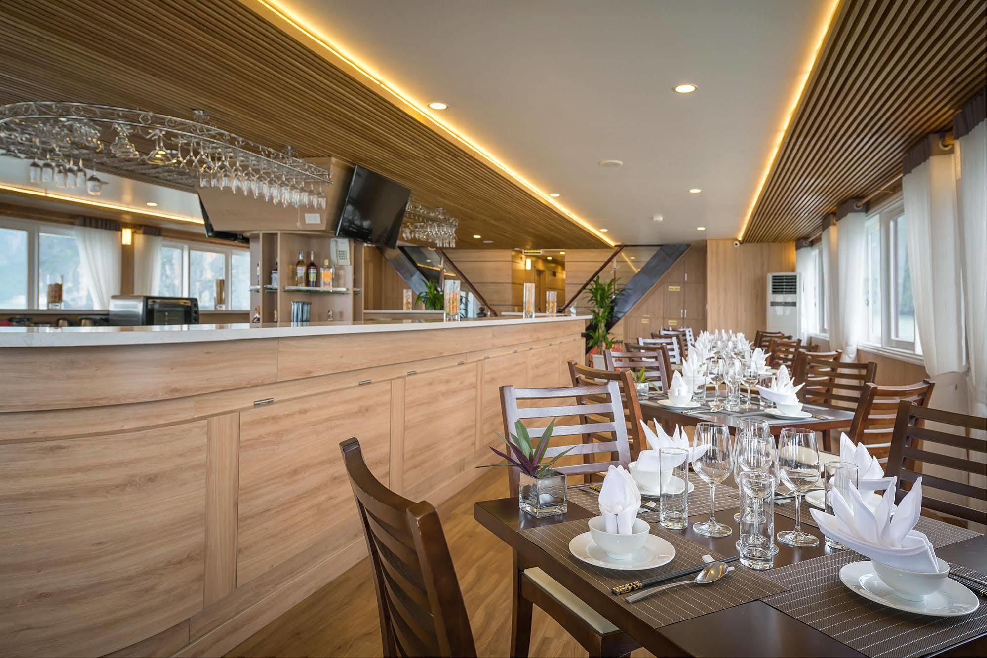 La Vela Premium Cruise - Managed By Paradise Cruises Hạ Long Extérieur photo