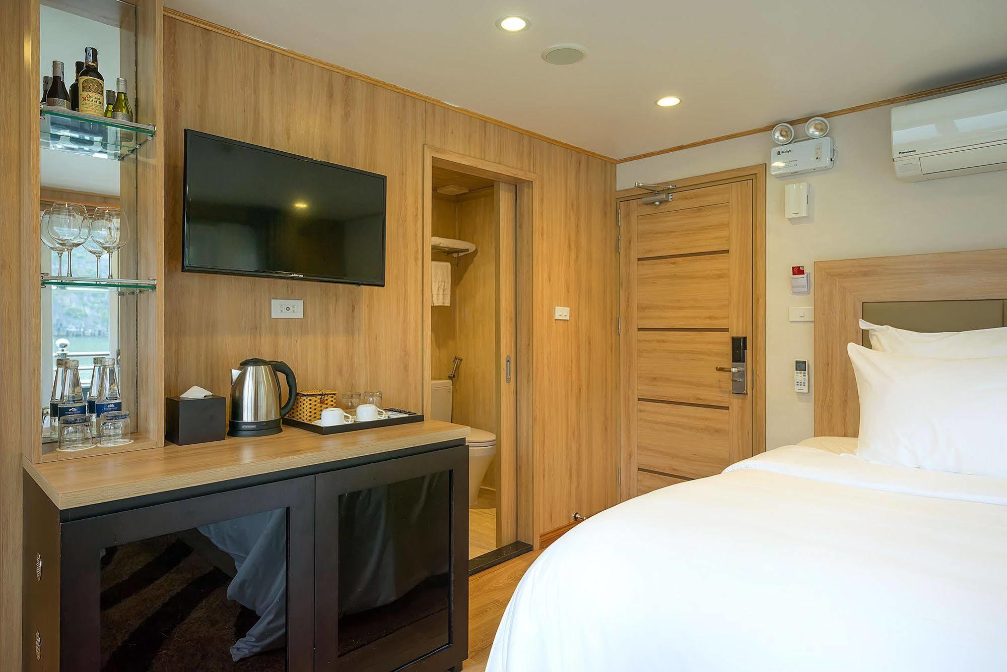 La Vela Premium Cruise - Managed By Paradise Cruises Hạ Long Extérieur photo