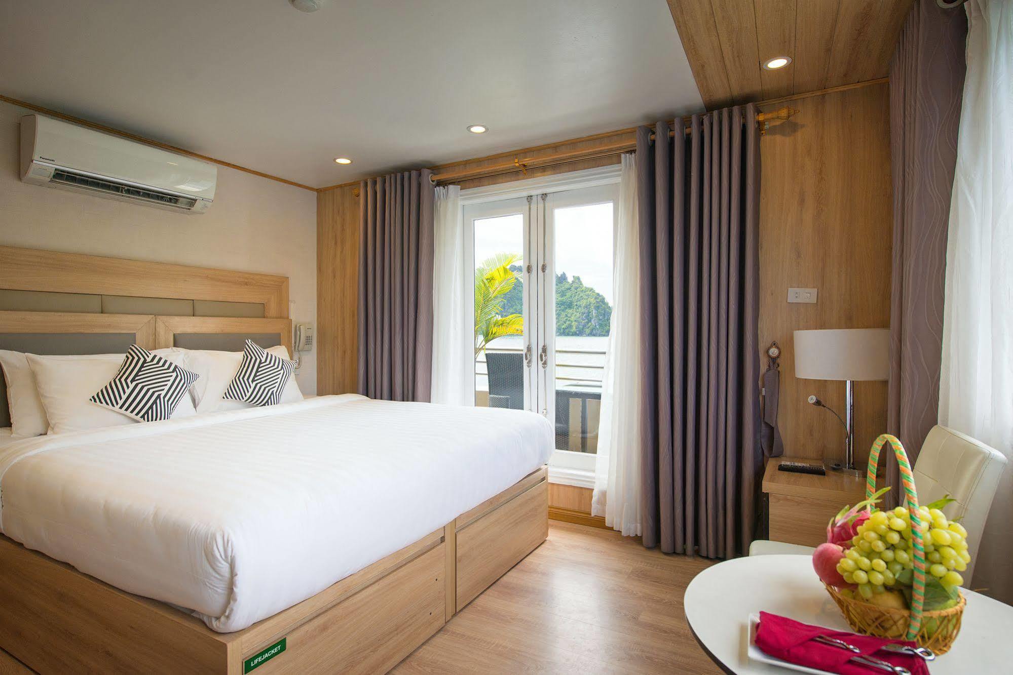 La Vela Premium Cruise - Managed By Paradise Cruises Hạ Long Extérieur photo