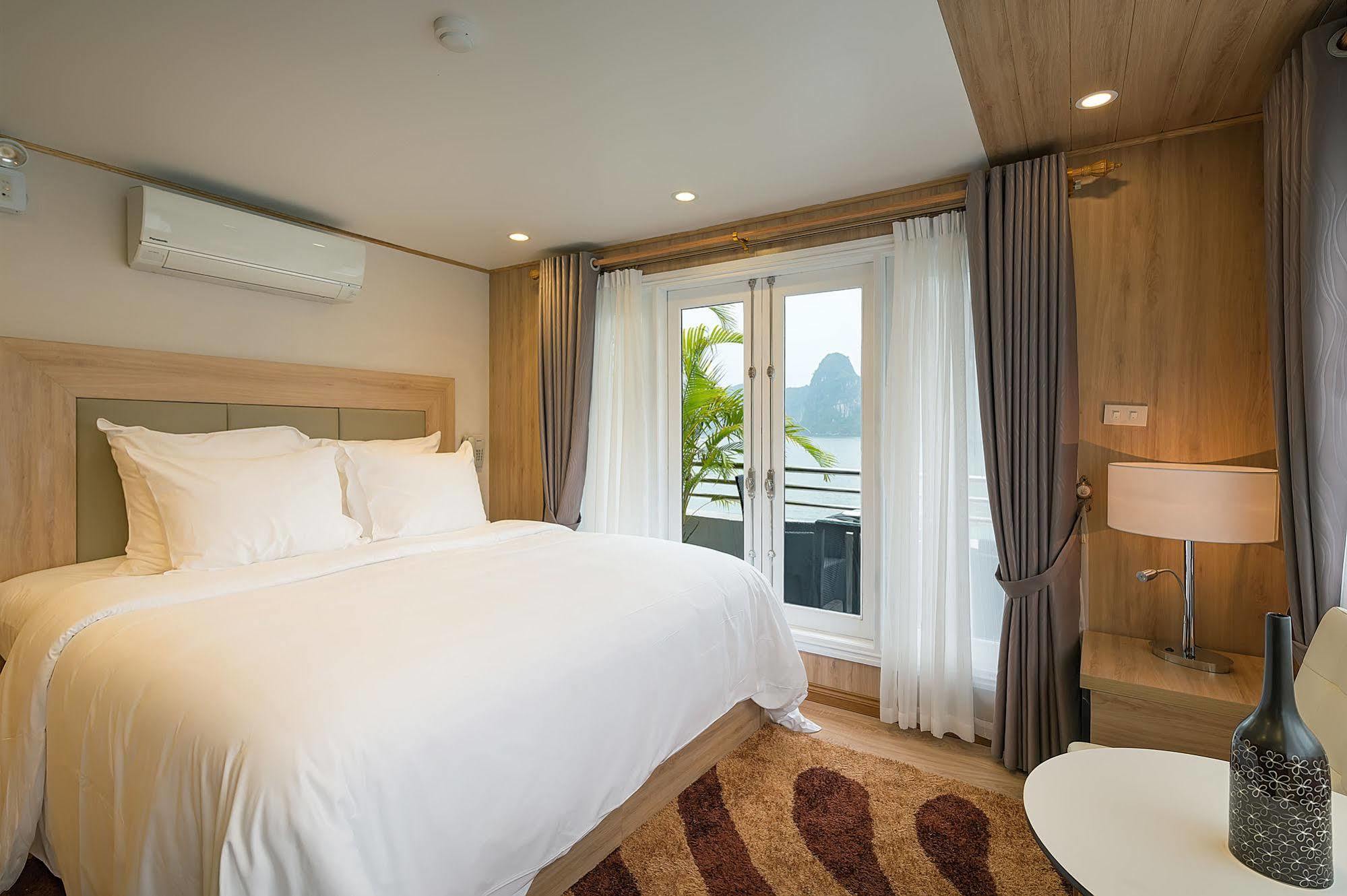La Vela Premium Cruise - Managed By Paradise Cruises Hạ Long Extérieur photo